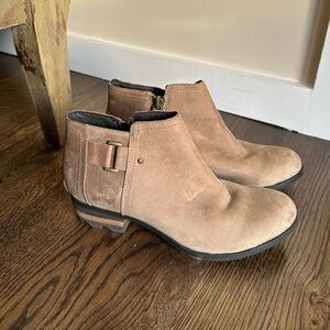 Sorel LOLLA ANKLE in Pebble (Size 9)